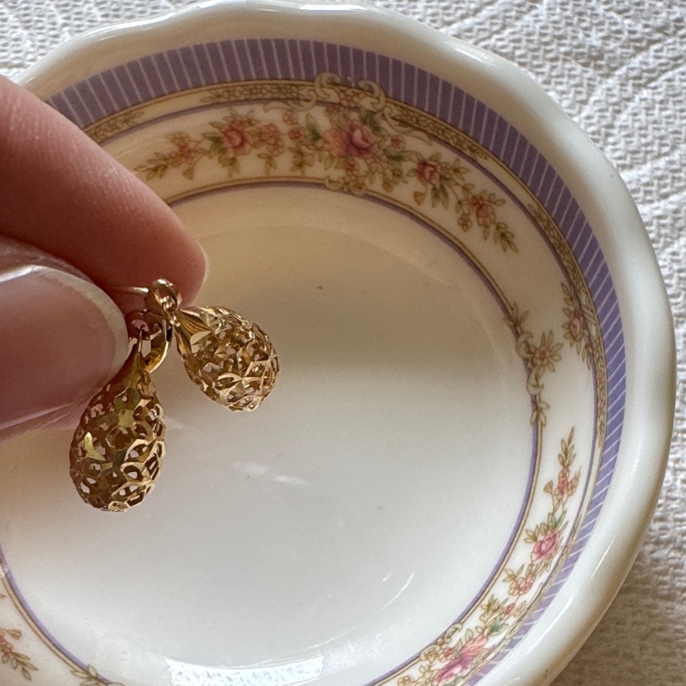 Elegant Gold Drop Earrings - Picture 3 of 4